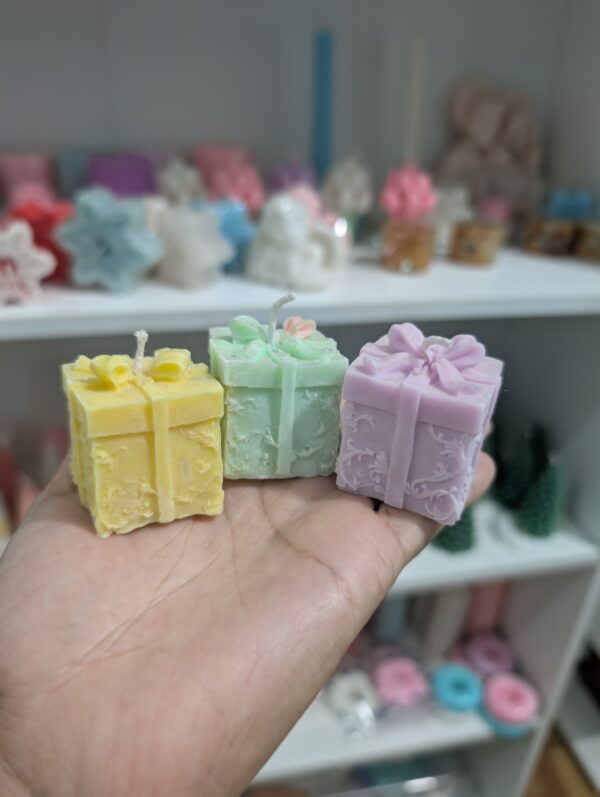 Gift box candle