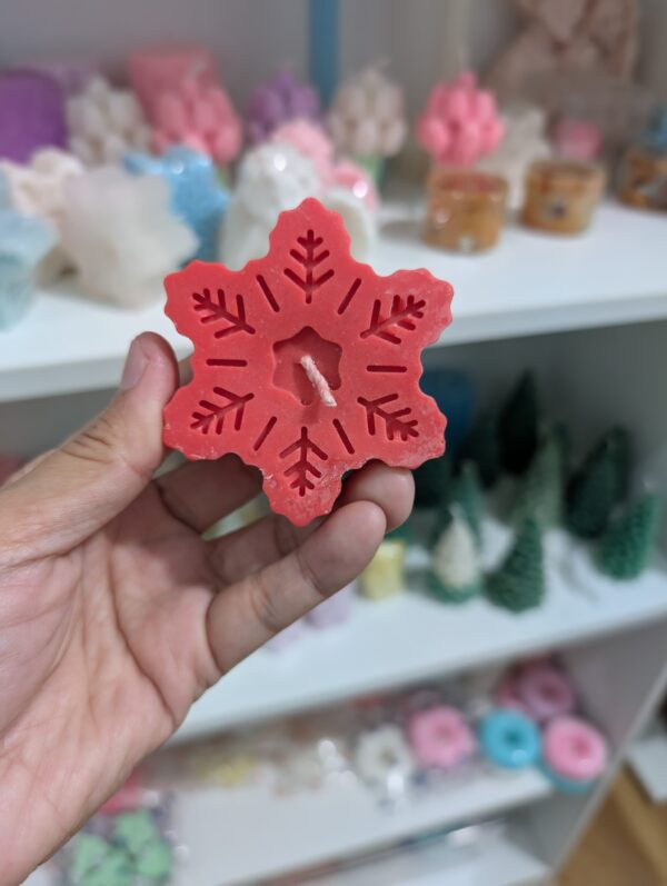 Snowflakes candle