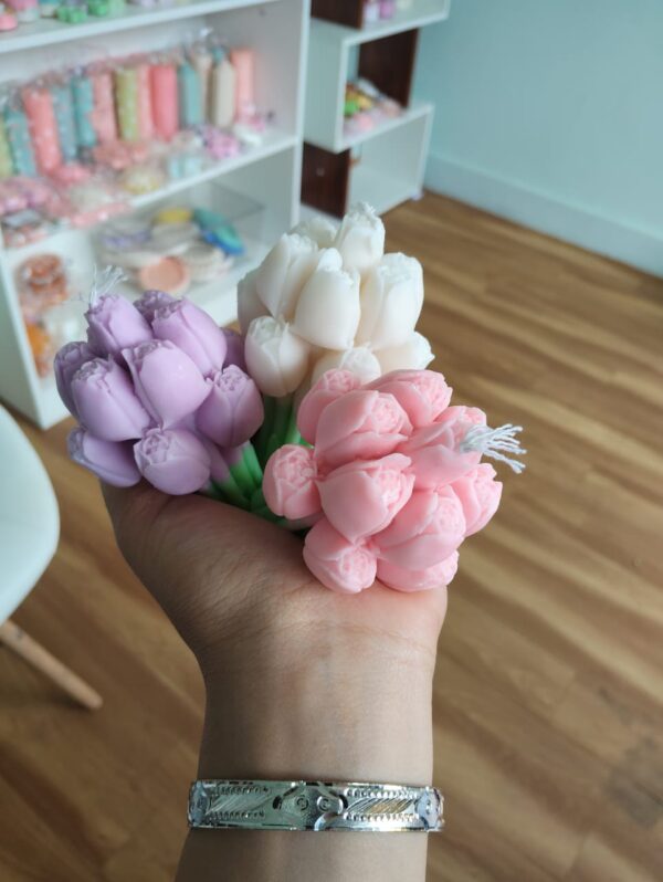 Tulip candle