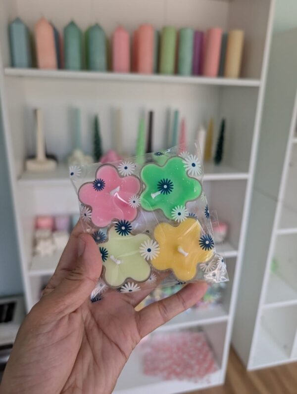 Flower tealight candle